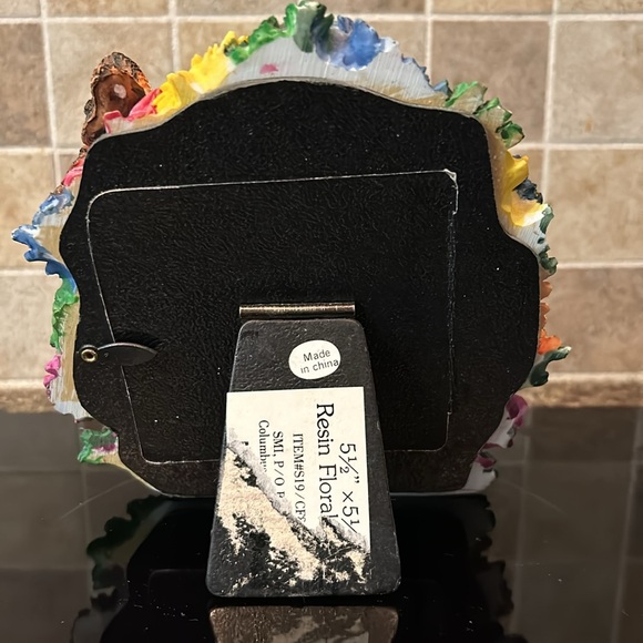 Resin 3D multi-color daisy picture frame. Fits 3” square photo - Picture 2 of 2